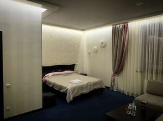 Отель Европа Pokrovsk Улучшенный номер с кроватью размера «king-size»-3