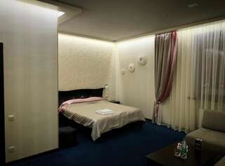 Отель Европа Pokrovsk Улучшенный номер с кроватью размера «king-size»-7